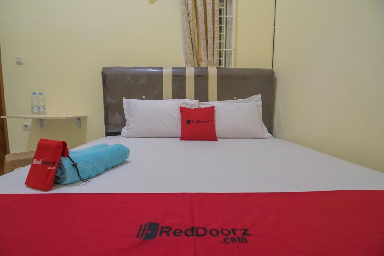 Wisma tamu Reddoorz Near Opi Mall Palembang 2*